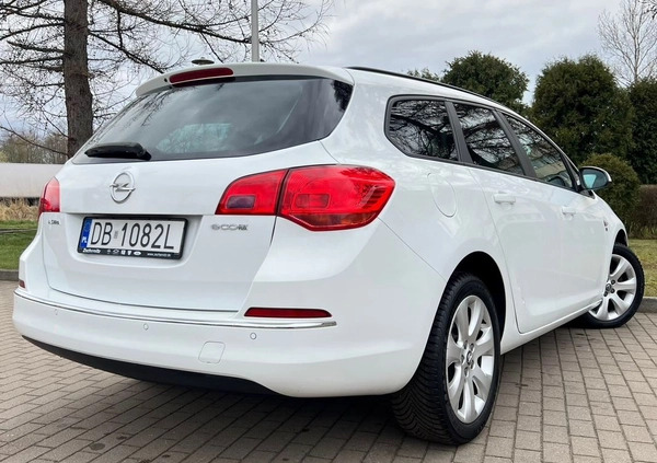 Opel Astra cena 22599 przebieg: 186000, rok produkcji 2012 z Wałbrzych małe 407